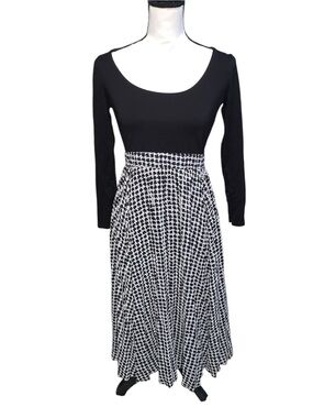 ann taylor mixed media flare dress Ann Taylor LOFT Gray Back Zip Mixed Media Flare Dress Size 8 – Mall  Closeouts main image 0